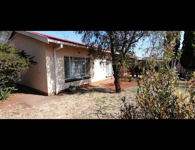 3 BEDROOM HOUSE FOR SALE IN STILFONTEIN EXT 4